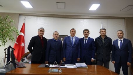 Arsin Organize Sanayi Bölgesi Başkanı Erkut Çelebi, Yönetim Kurulu Üyeleriyle Arsin Belediye Başkanı Erdem Şen’i Ziyaret Etti.