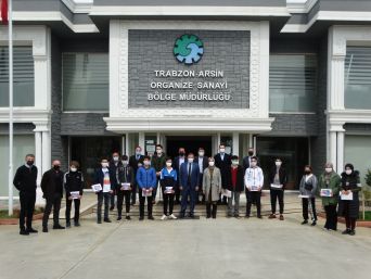 Trabzon Arsin Osb’den Trabzon Arsin Osb Mesleki Ve Teknik Anadolu Lisesi Öğrencilerine Tablet Desteği