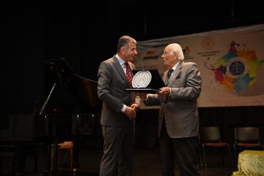 Trabzon Sanatevi’nden Trabzon Arsin Osb’ye Plaket