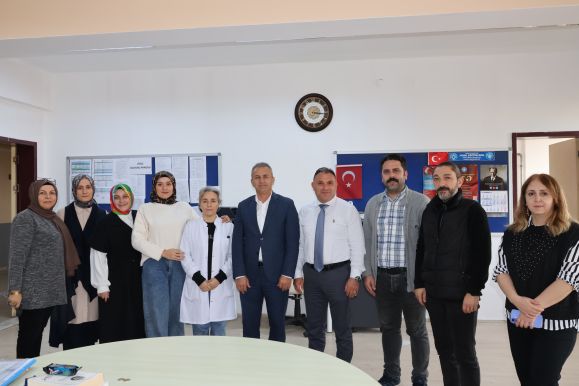 BÖLGE MÜDÜRÜ YAZICI, ÖĞRETMENLER GÜNÜNDE TRABZON ARSİN OSB MESLEKİ VE TEKNİK ANADOLU LİSESİ’Nİ ZİYARET ETTİ