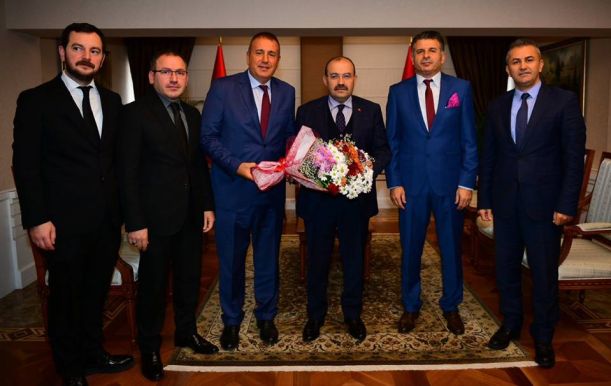 YÖNETIM KURULUMUZ TRABZON VALISI İSMAIL USTAOĞLUNU MAKAMINDA ZIYARET ETTI