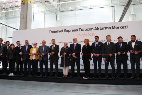 BAKAN KARAİSMAİLOĞLU ARSİN OSB’DE TRENDYOL’UN AÇILIŞINI YAPTI