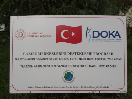 ARSİN OSB’DE YER ALTI KABLOLU ENERJİ NAKİL HATTI İÇİN İLK KAZI ATILDI